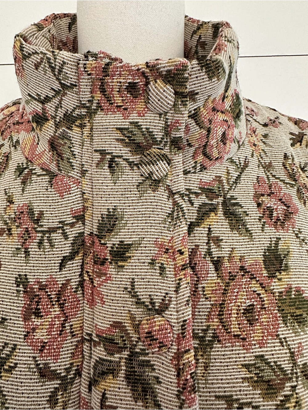 Floral Textured Stand-Collar Jacket in Beige and Rose - Picture 5 of 14
